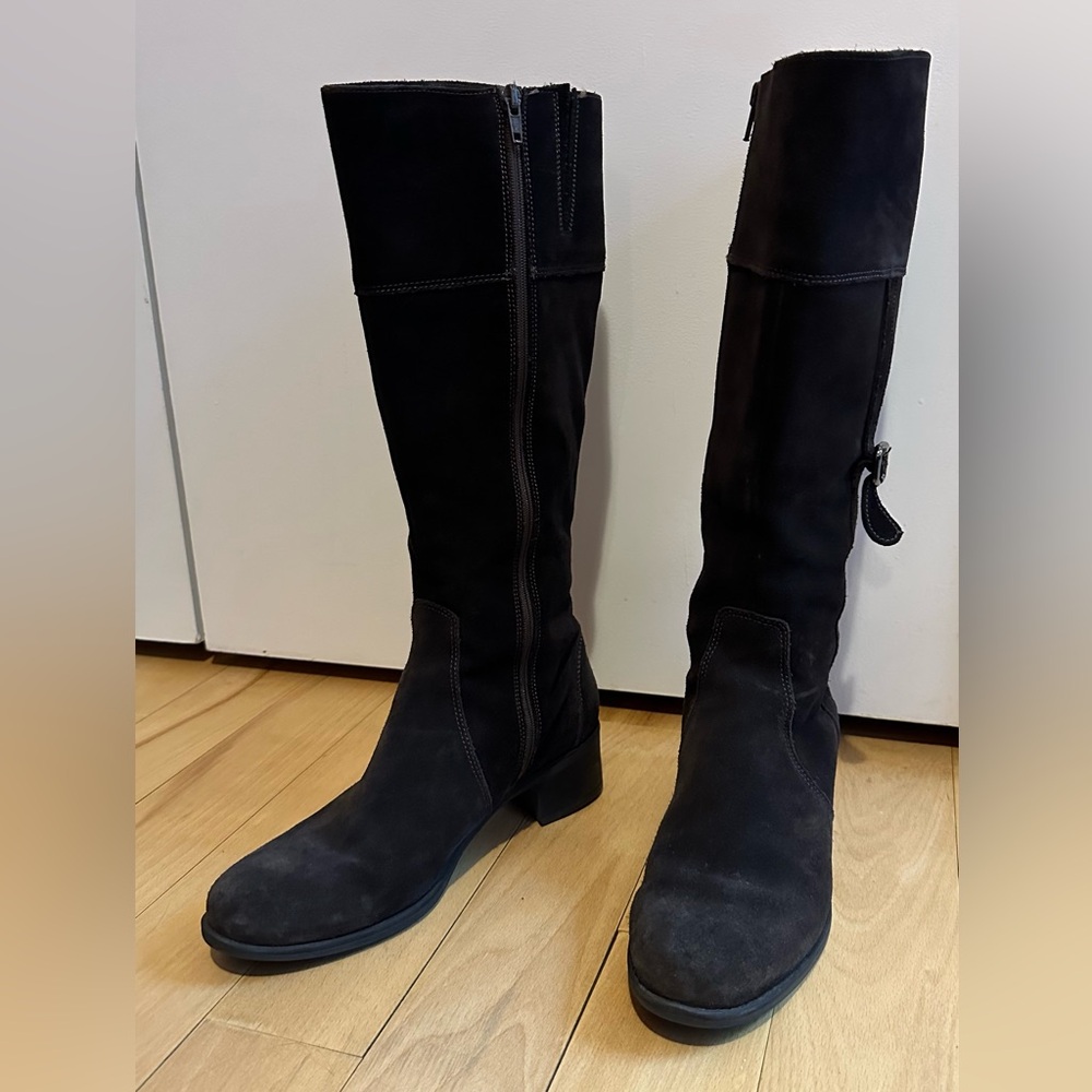 La Canadienne Brown Suede Knee-High Waterproof Boots - Picture 2 of 12